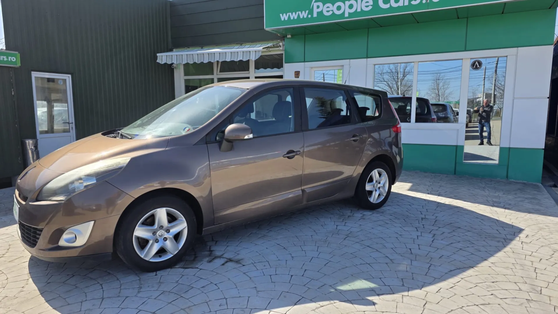 Cumpara/ Vinde online Renault  Grand Scenic 2011 SH, la cel mai bun pret pentru tine!
