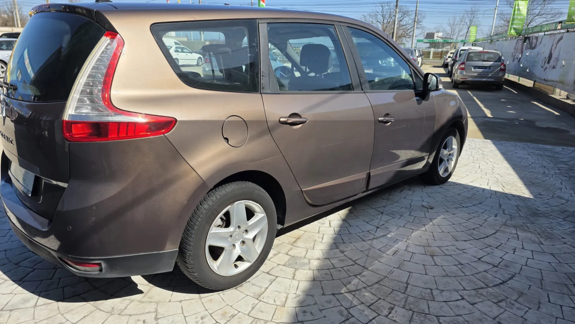 Cumpara/ Vinde online Renault  Grand Scenic 2011 SH, la cel mai bun pret pentru tine!