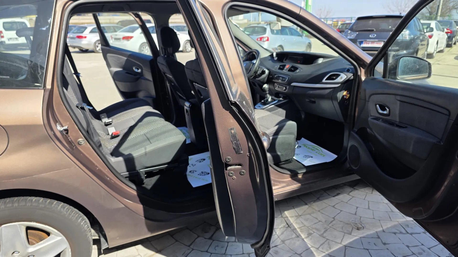 Cumpara/ Vinde online Renault  Grand Scenic 2011 SH, la cel mai bun pret pentru tine!