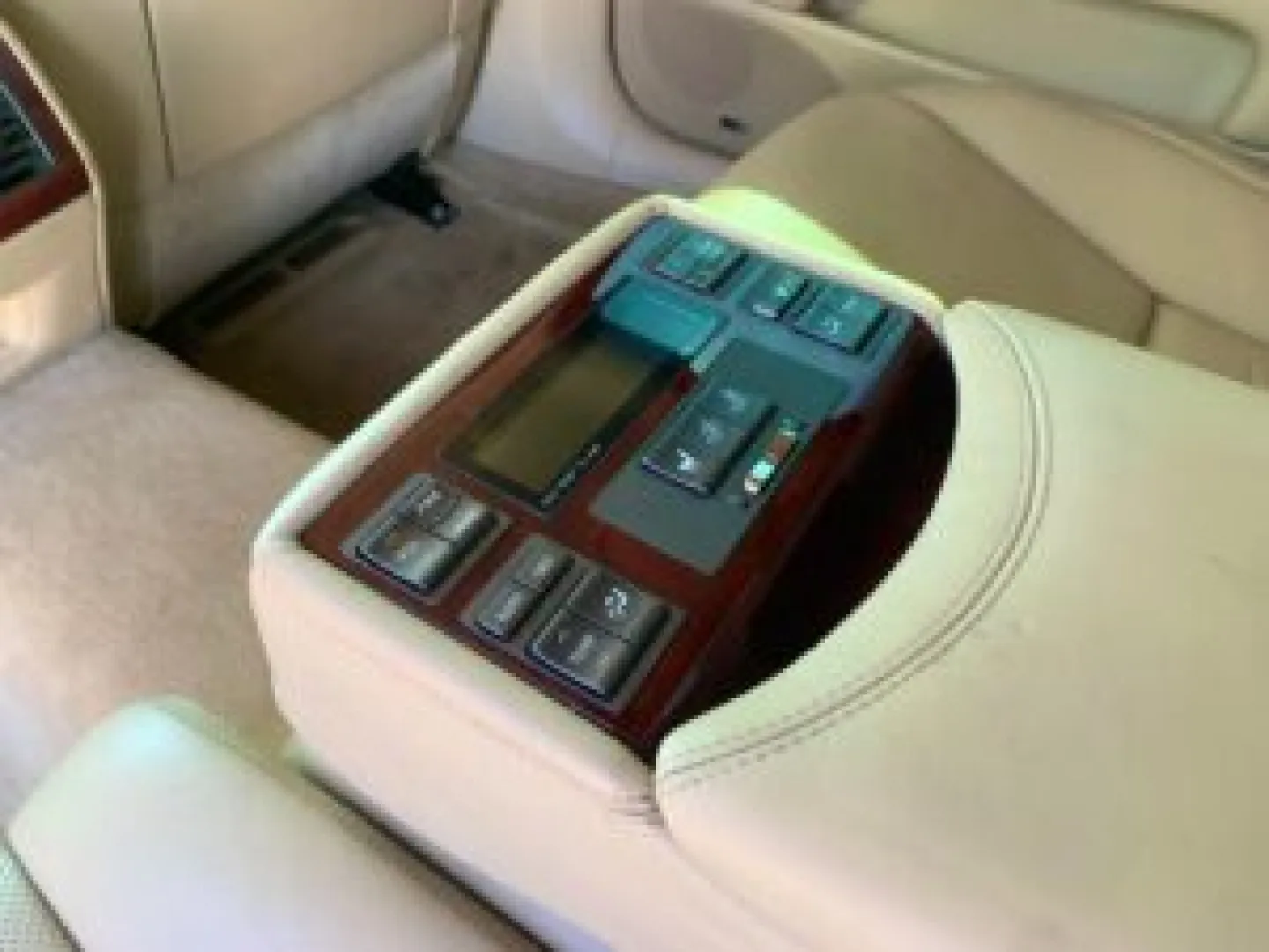 Cumpara/ Vinde online Lexus LS 600 2008 SH, la cel mai bun pret pentru tine!