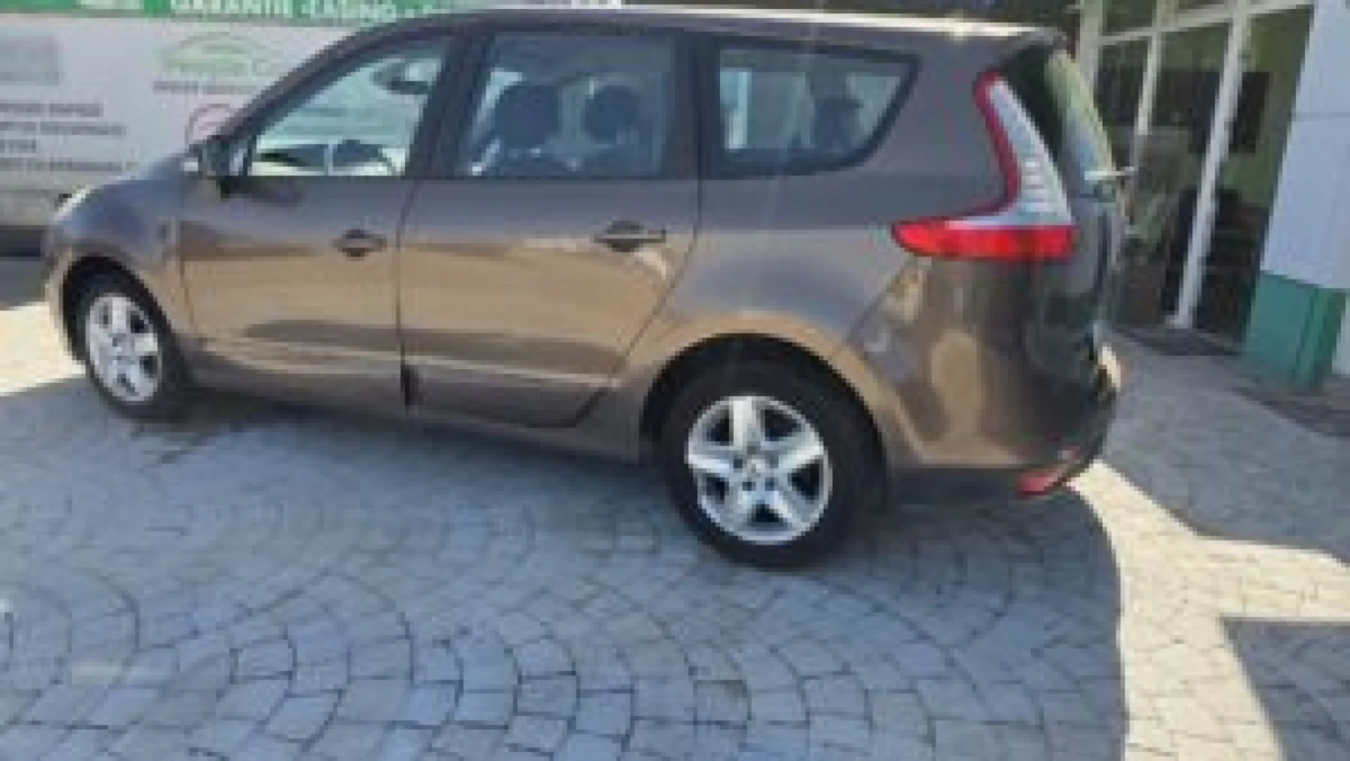 Cumpara/ Vinde online Renault  Grand Scenic 2011 SH, la cel mai bun pret pentru tine!