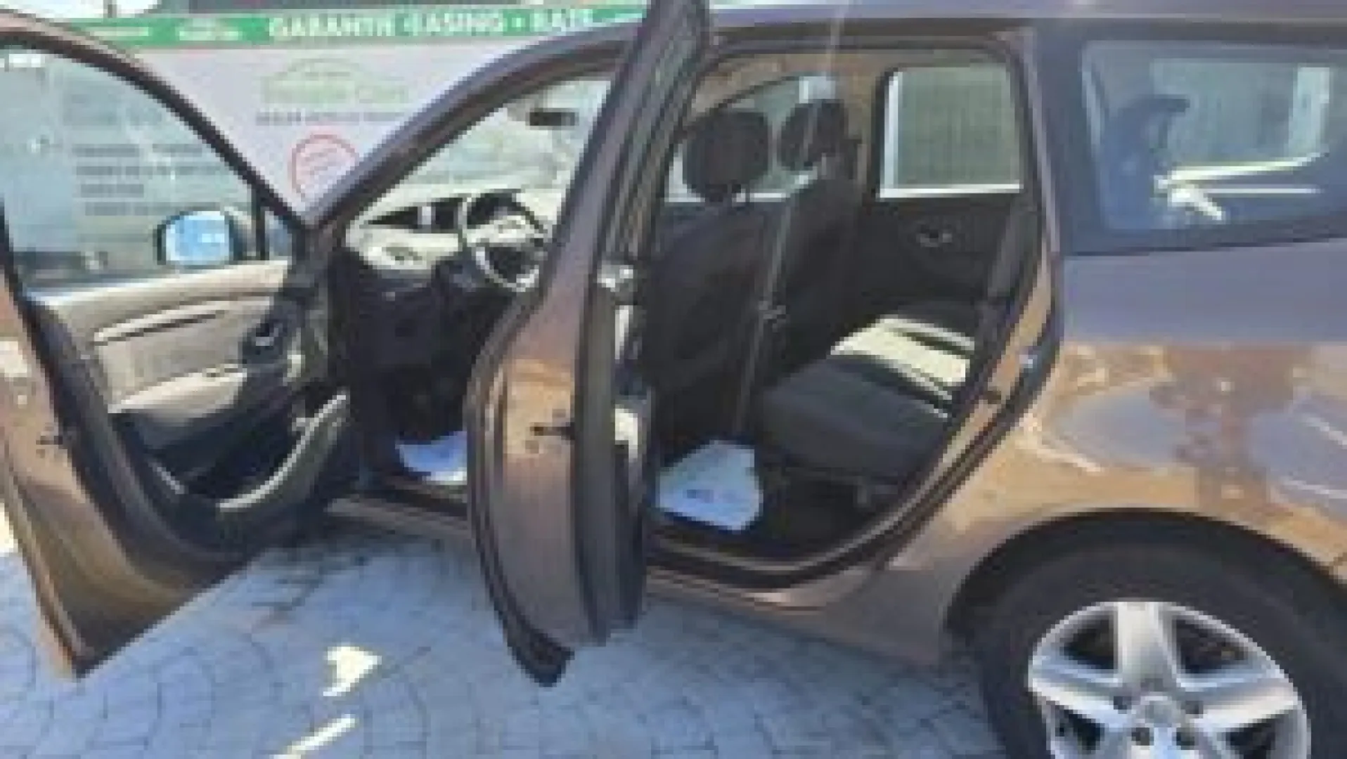 Cumpara/ Vinde online Renault  Grand Scenic 2011 SH, la cel mai bun pret pentru tine!