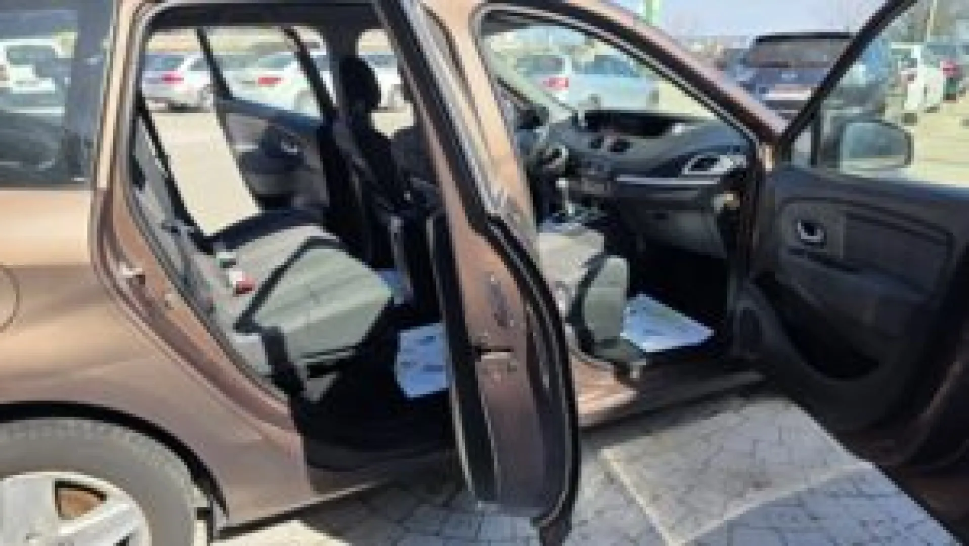 Cumpara/ Vinde online Renault  Grand Scenic 2011 SH, la cel mai bun pret pentru tine!