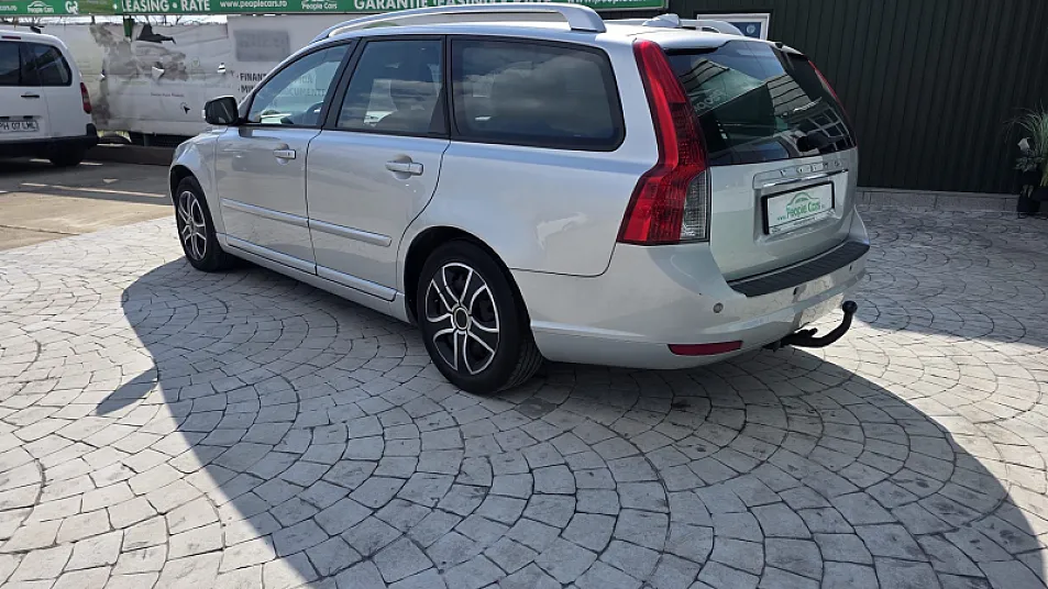 Cumpără / Vinde Volvo V50 2012 SH, la cel mai bun pret pentru tine!