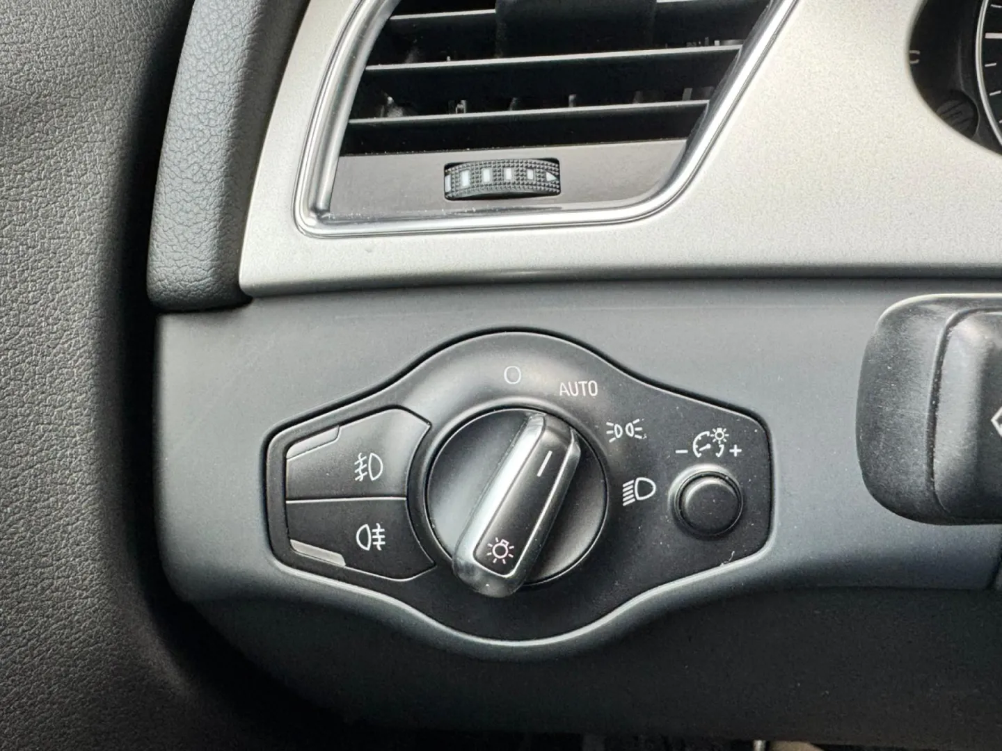 Cumpara/ Vinde online Audi A4 2011 SH, la cel mai bun pret pentru tine!