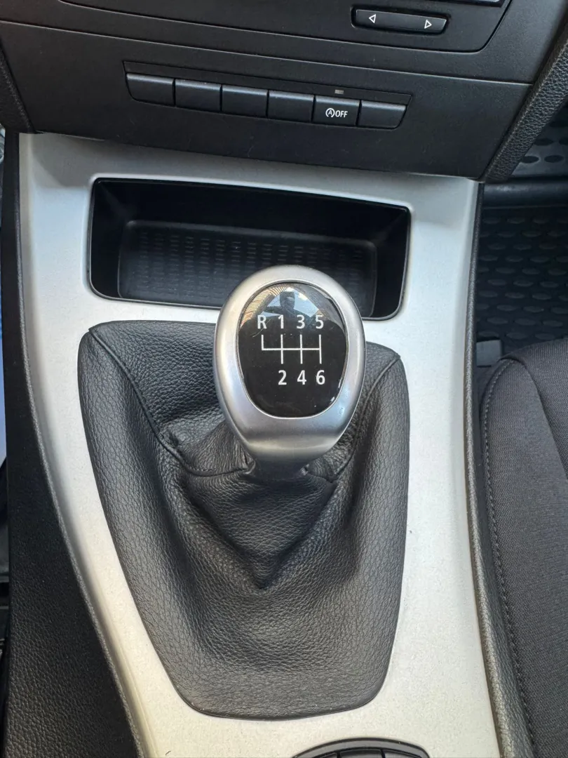Cumpara/ Vinde online BMW 3 Series 2010 SH, la cel mai bun pret pentru tine!