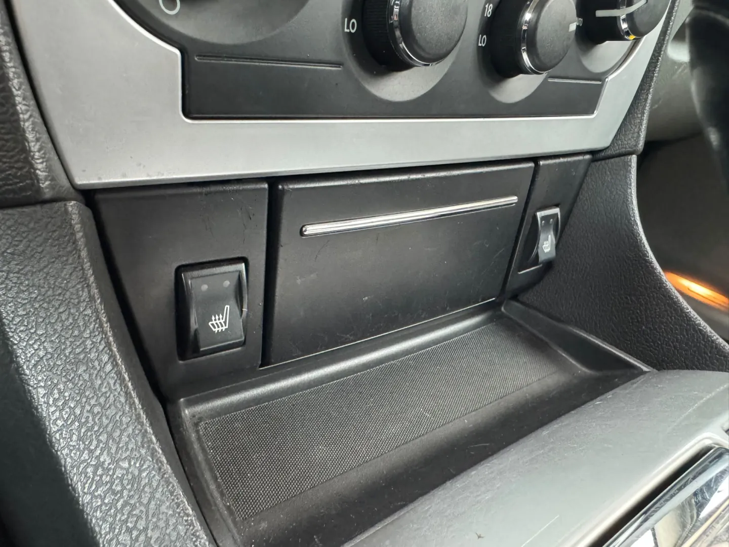 Cumpara/ Vinde online Chrysler 300C 2006 SH, la cel mai bun pret pentru tine!