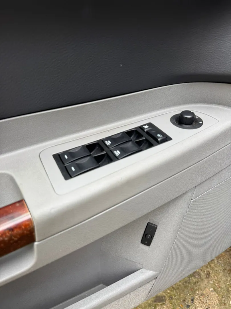Cumpara/ Vinde online Chrysler 300C 2006 SH, la cel mai bun pret pentru tine!