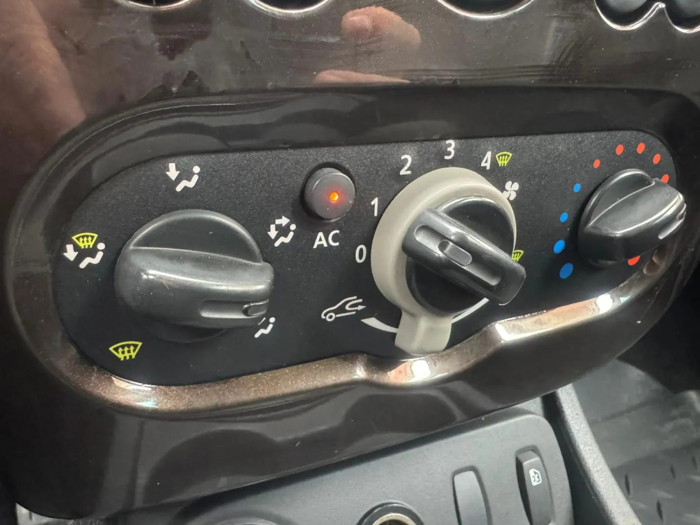 Cumpara/ Vinde online Dacia Duster 2012 SH, la cel mai bun pret pentru tine!