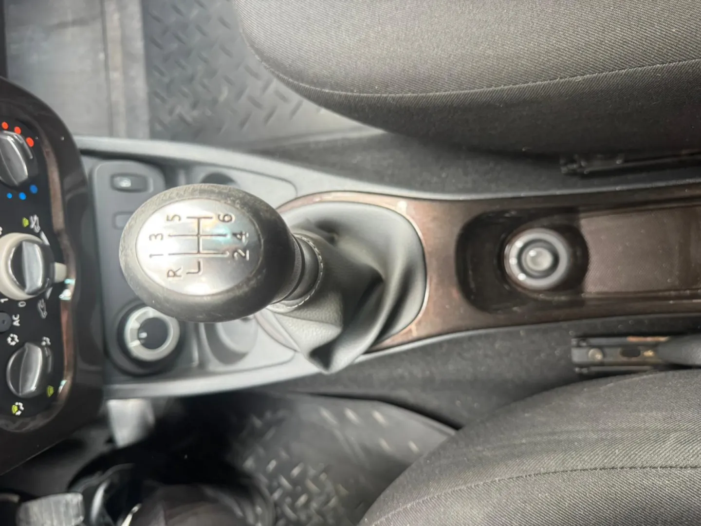 Cumpara/ Vinde online Dacia Duster 2012 SH, la cel mai bun pret pentru tine!
