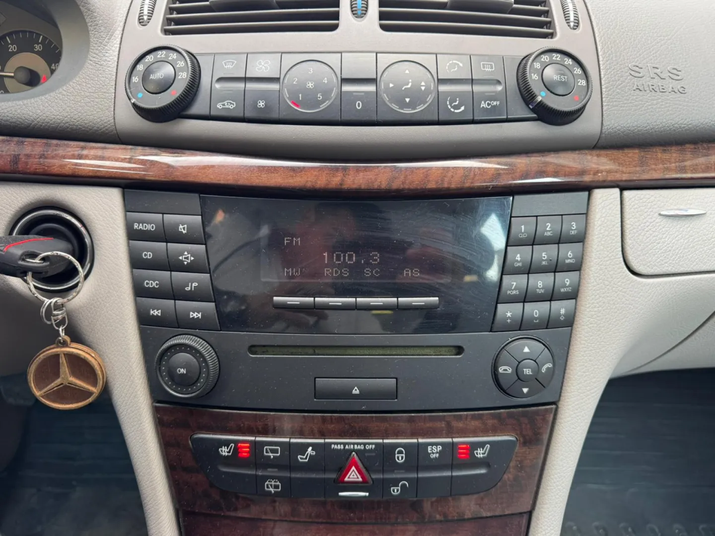 Cumpara/ Vinde online Mercedes-Benz E-Class 2004 SH, la cel mai bun pret pentru tine!