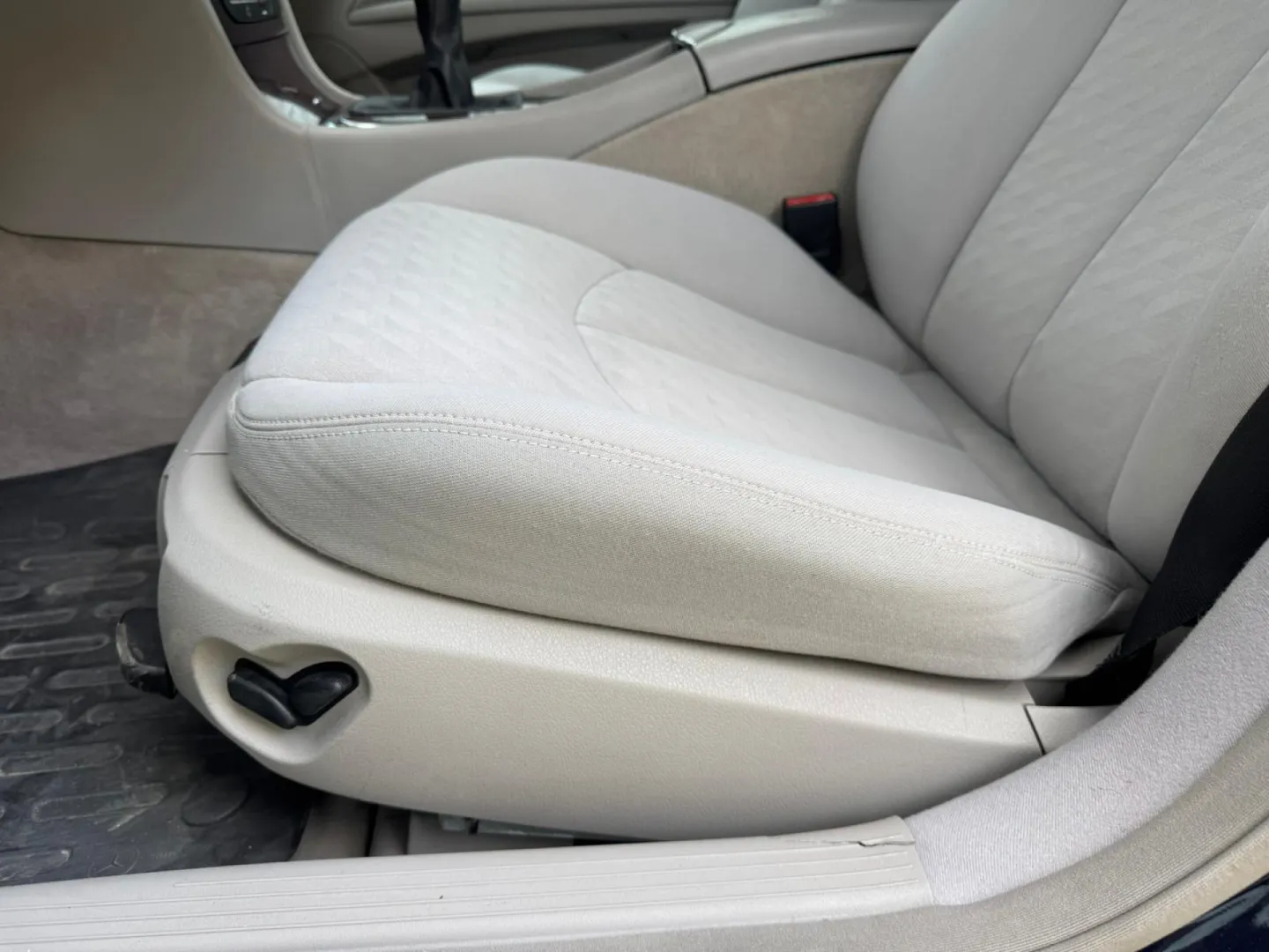 Cumpara/ Vinde online Mercedes-Benz E-Class 2004 SH, la cel mai bun pret pentru tine!
