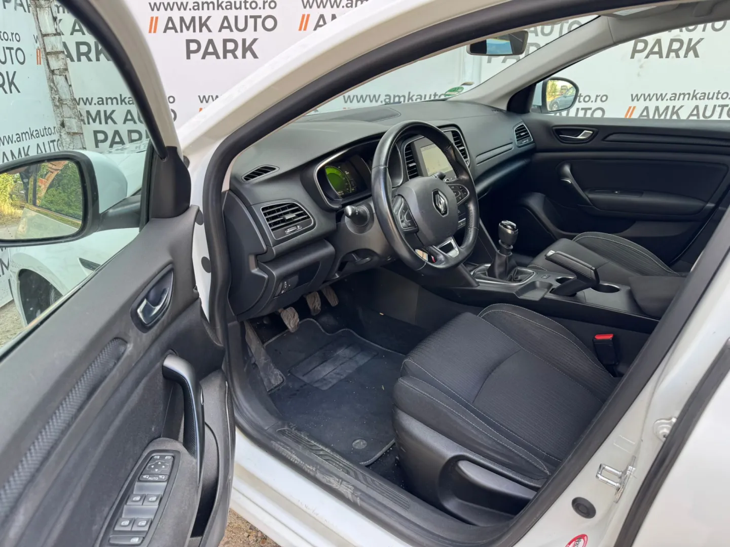 Cumpara/ Vinde online Renault  Megane 2017 SH, la cel mai bun pret pentru tine!