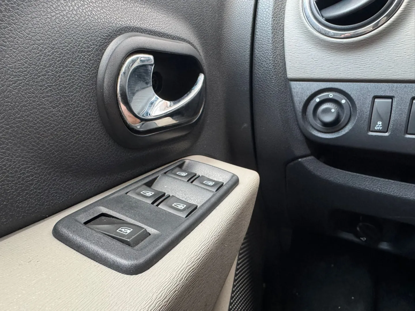 Cumpara/ Vinde online Dacia Lodgy 2013 SH, la cel mai bun pret pentru tine!