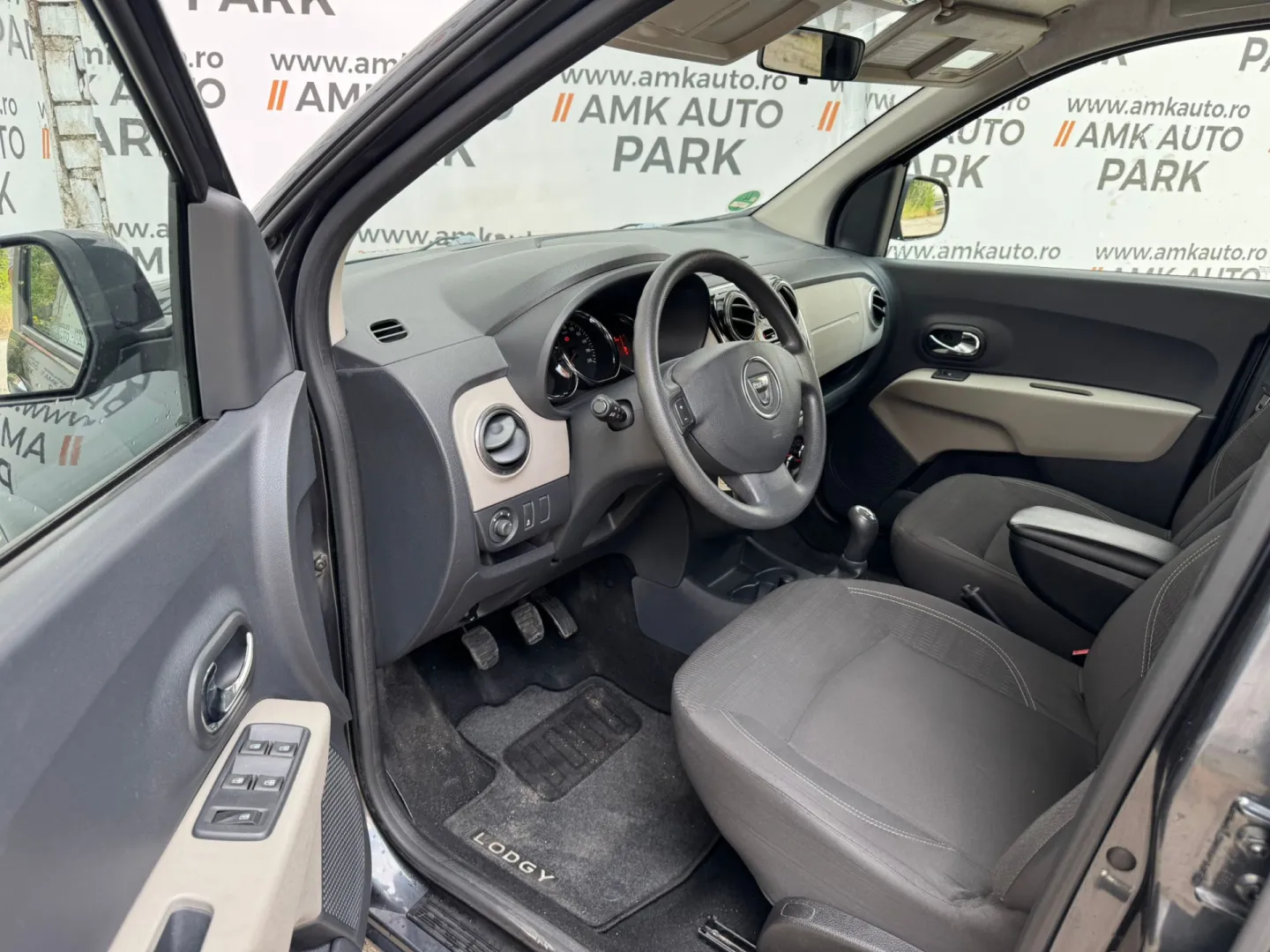 Cumpara/ Vinde online Dacia Lodgy 2013 SH, la cel mai bun pret pentru tine!