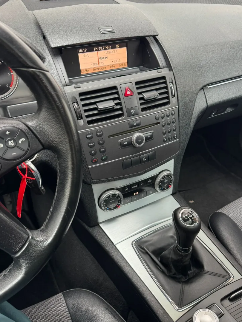 Cumpara/ Vinde online Mercedes-Benz C-Class 2010 SH, la cel mai bun pret pentru tine!