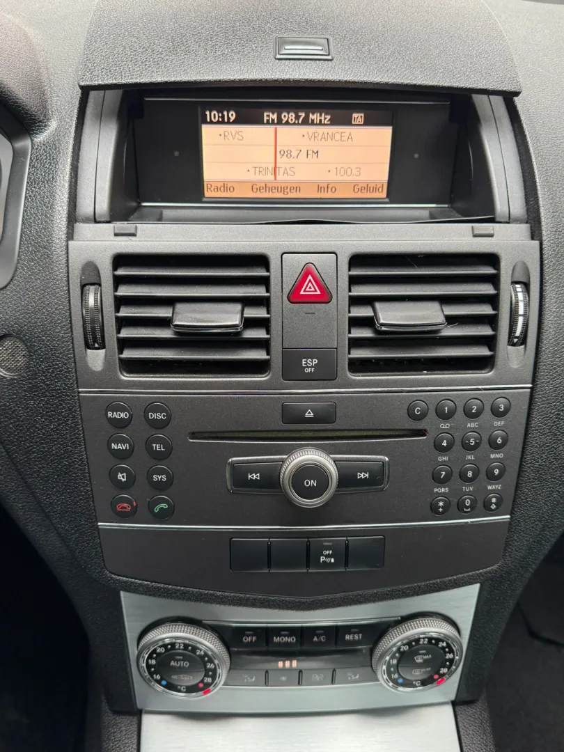 Cumpara/ Vinde online Mercedes-Benz C-Class 2010 SH, la cel mai bun pret pentru tine!