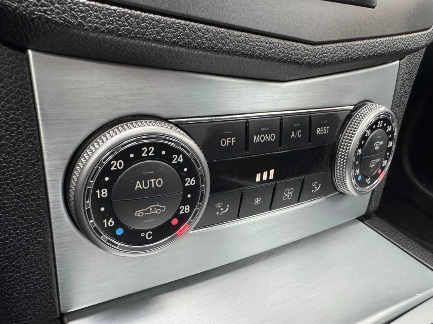 Cumpara/ Vinde online Mercedes-Benz C-Class 2010 SH, la cel mai bun pret pentru tine!