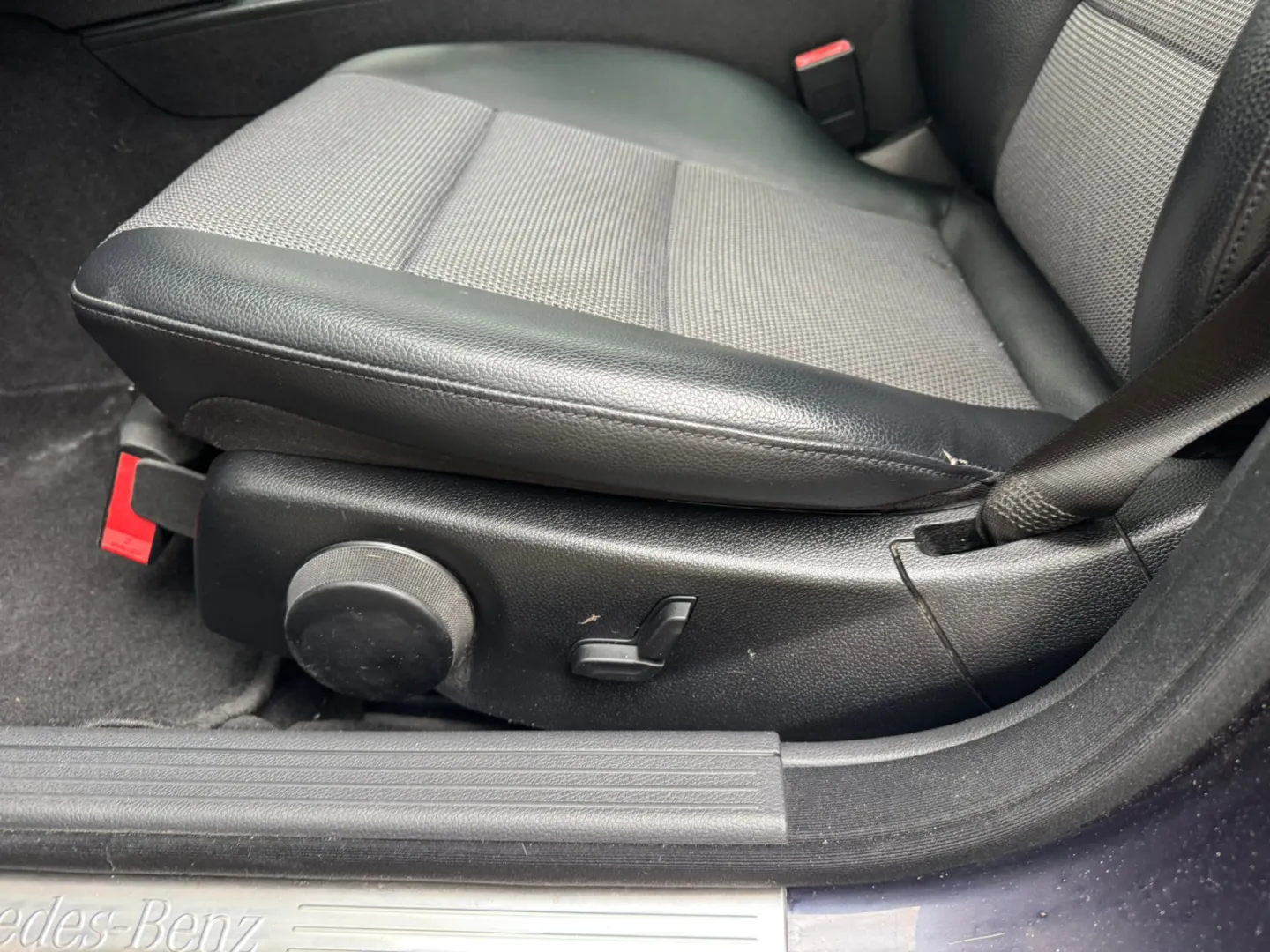 Cumpara/ Vinde online Mercedes-Benz C-Class 2010 SH, la cel mai bun pret pentru tine!