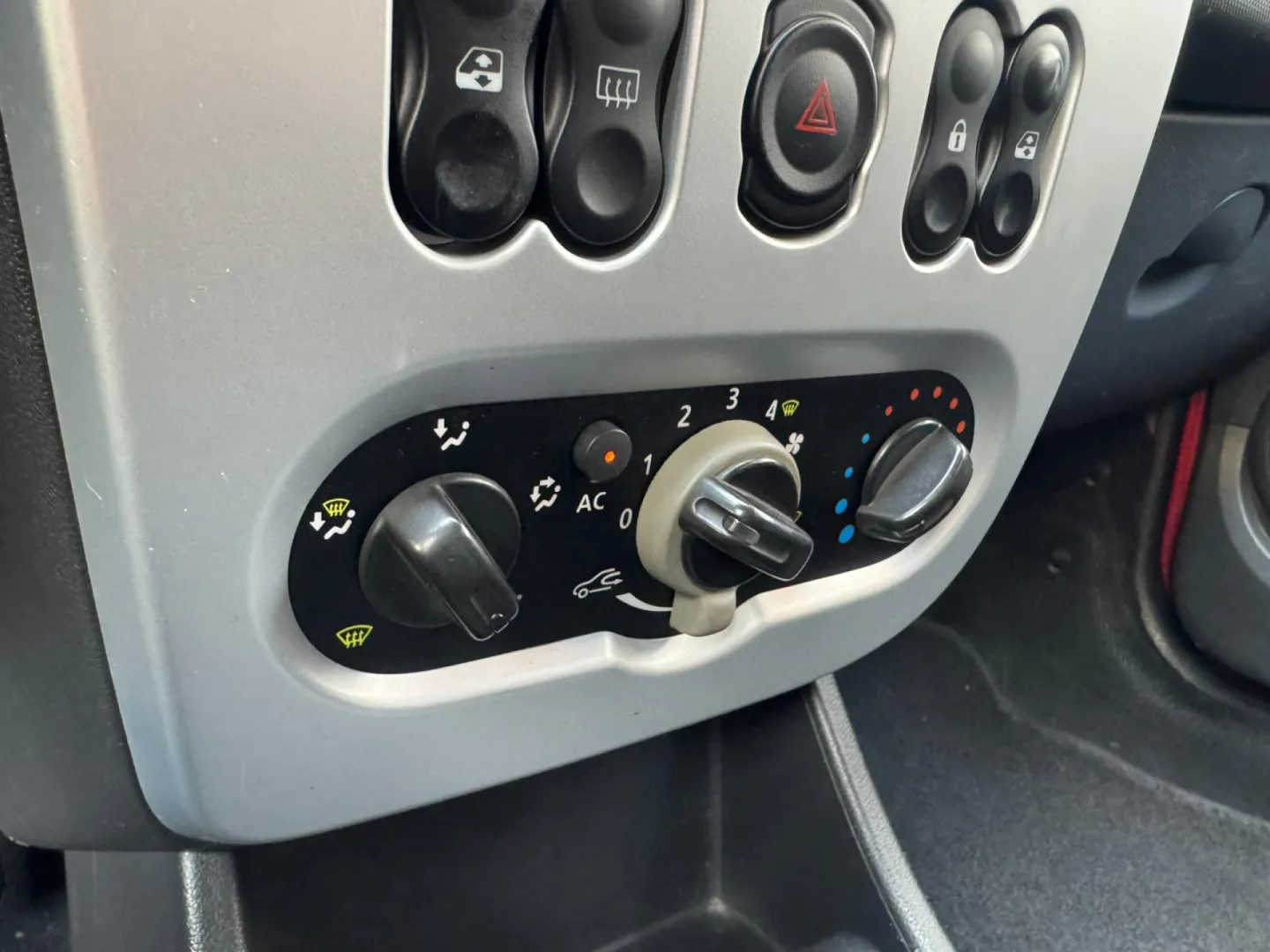 Cumpara/ Vinde online Dacia Logan 2011 SH, la cel mai bun pret pentru tine!