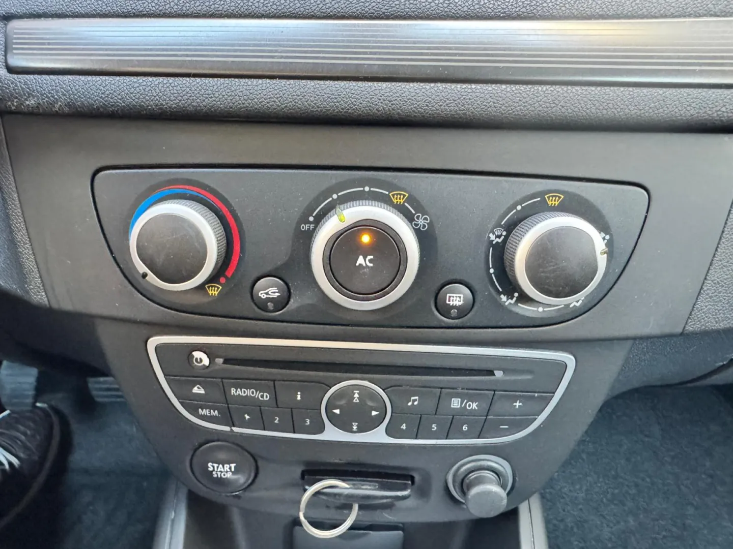Cumpara/ Vinde online Renault  Megane 2009 SH, la cel mai bun pret pentru tine!