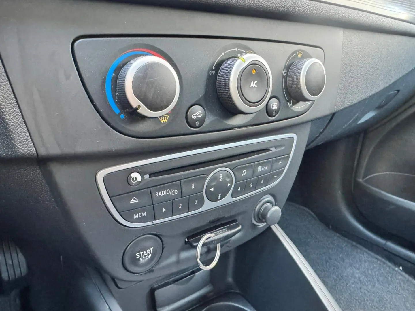 Cumpara/ Vinde online Renault  Megane 2009 SH, la cel mai bun pret pentru tine!
