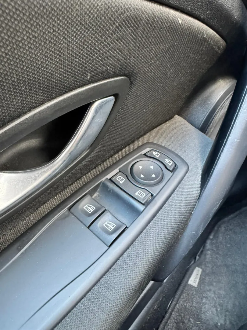 Cumpara/ Vinde online Renault  Megane 2009 SH, la cel mai bun pret pentru tine!