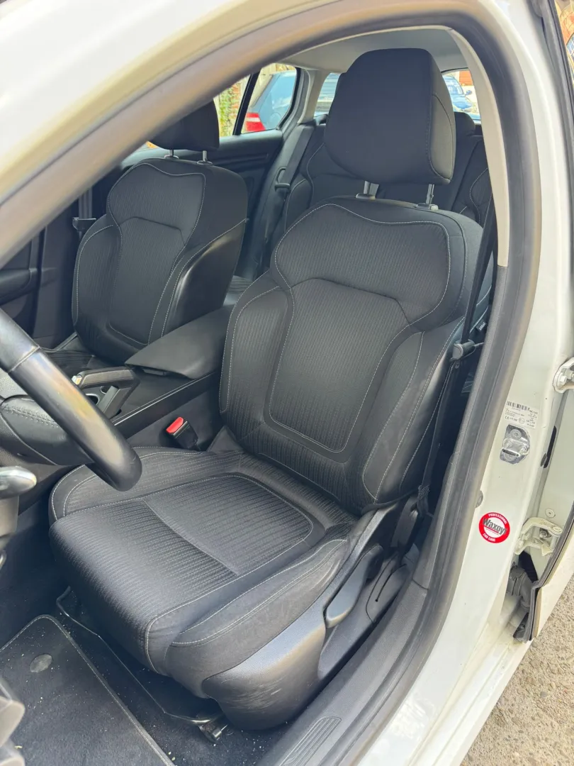 Cumpara/ Vinde online Renault  Megane 2017 SH, la cel mai bun pret pentru tine!