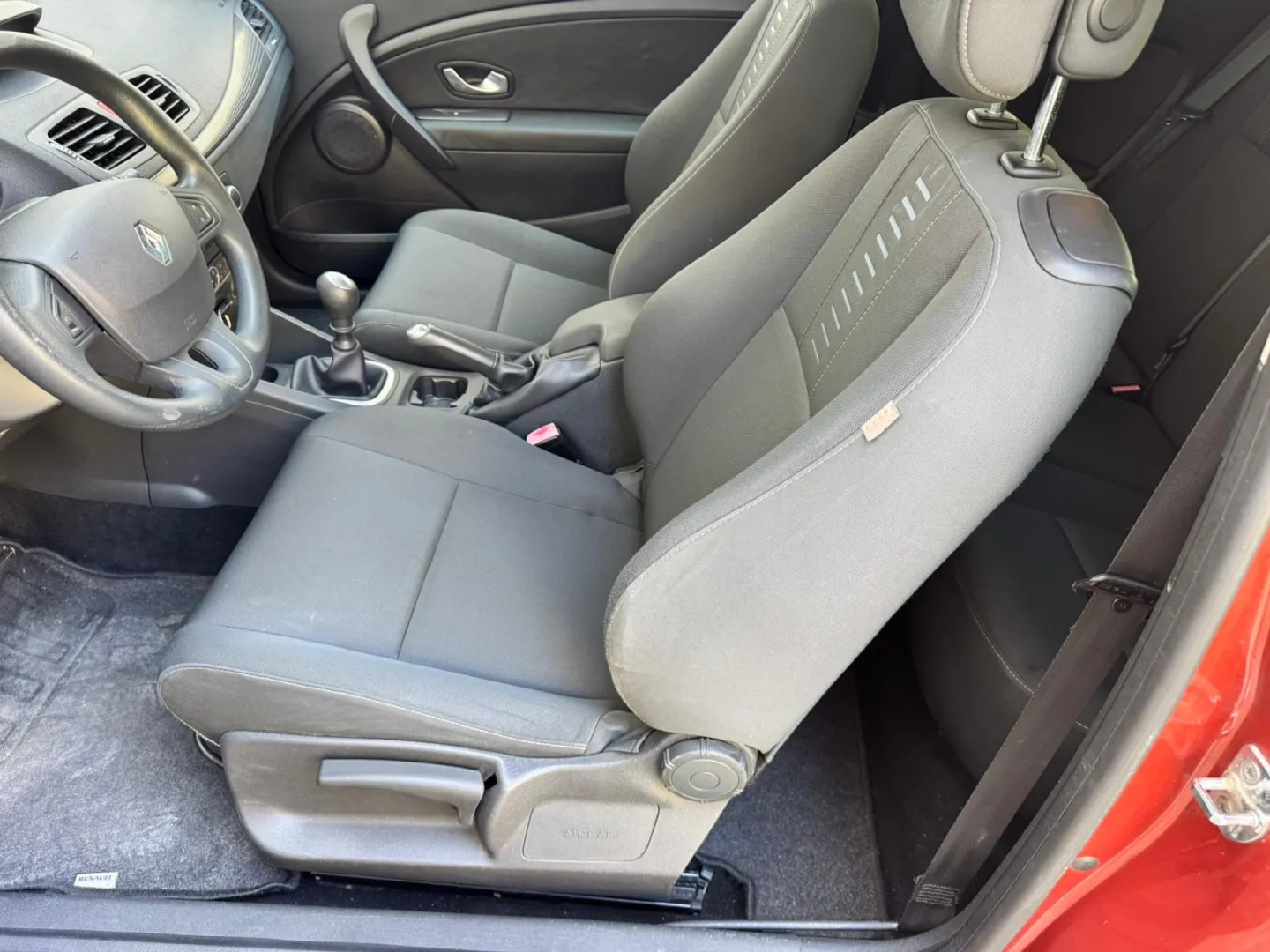 Cumpara/ Vinde online Renault  Megane 2009 SH, la cel mai bun pret pentru tine!