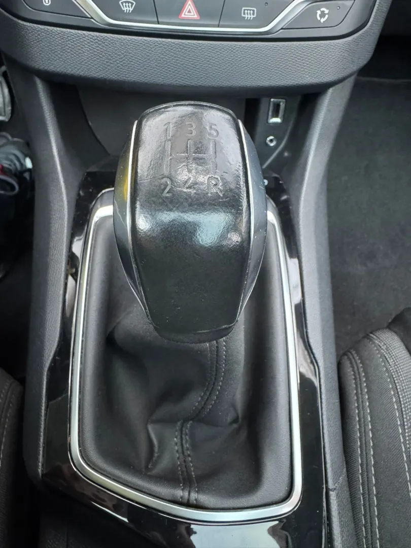 Cumpara/ Vinde online Peugeot 308 2016 SH, la cel mai bun pret pentru tine!
