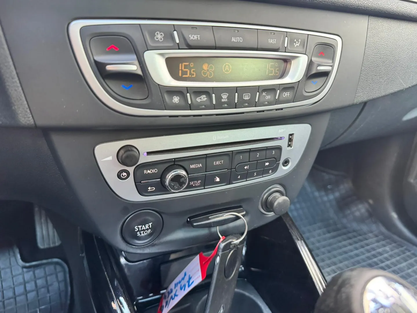 Cumpara/ Vinde online Renault  Megane 2012 SH, la cel mai bun pret pentru tine!