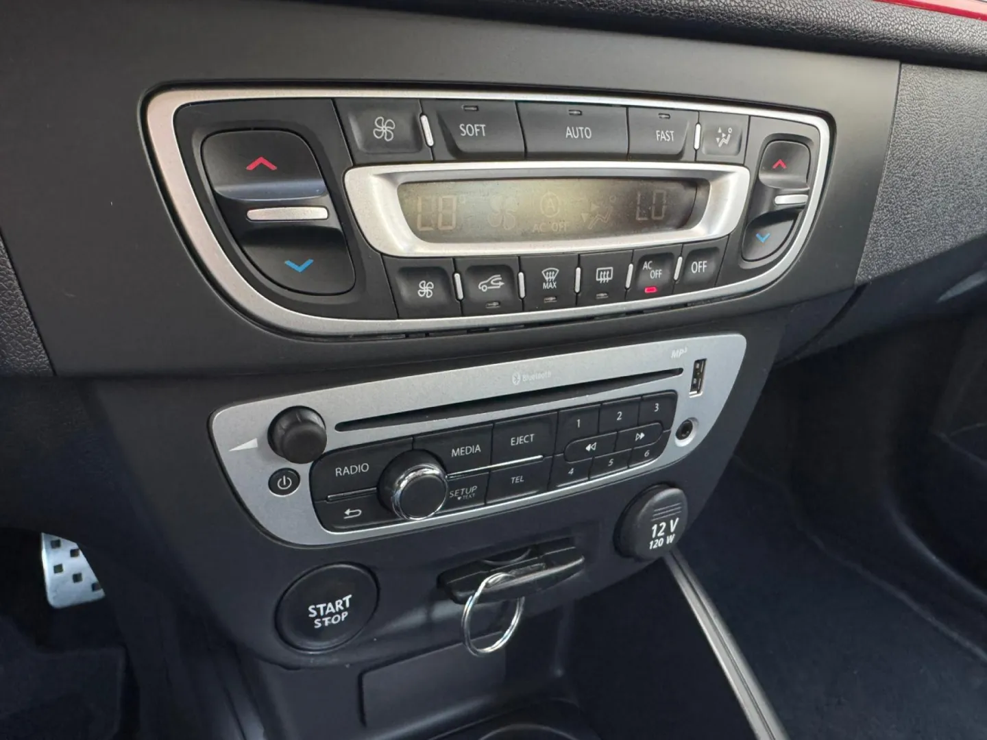 Cumpara/ Vinde online Renault  Megane 2013 SH, la cel mai bun pret pentru tine!