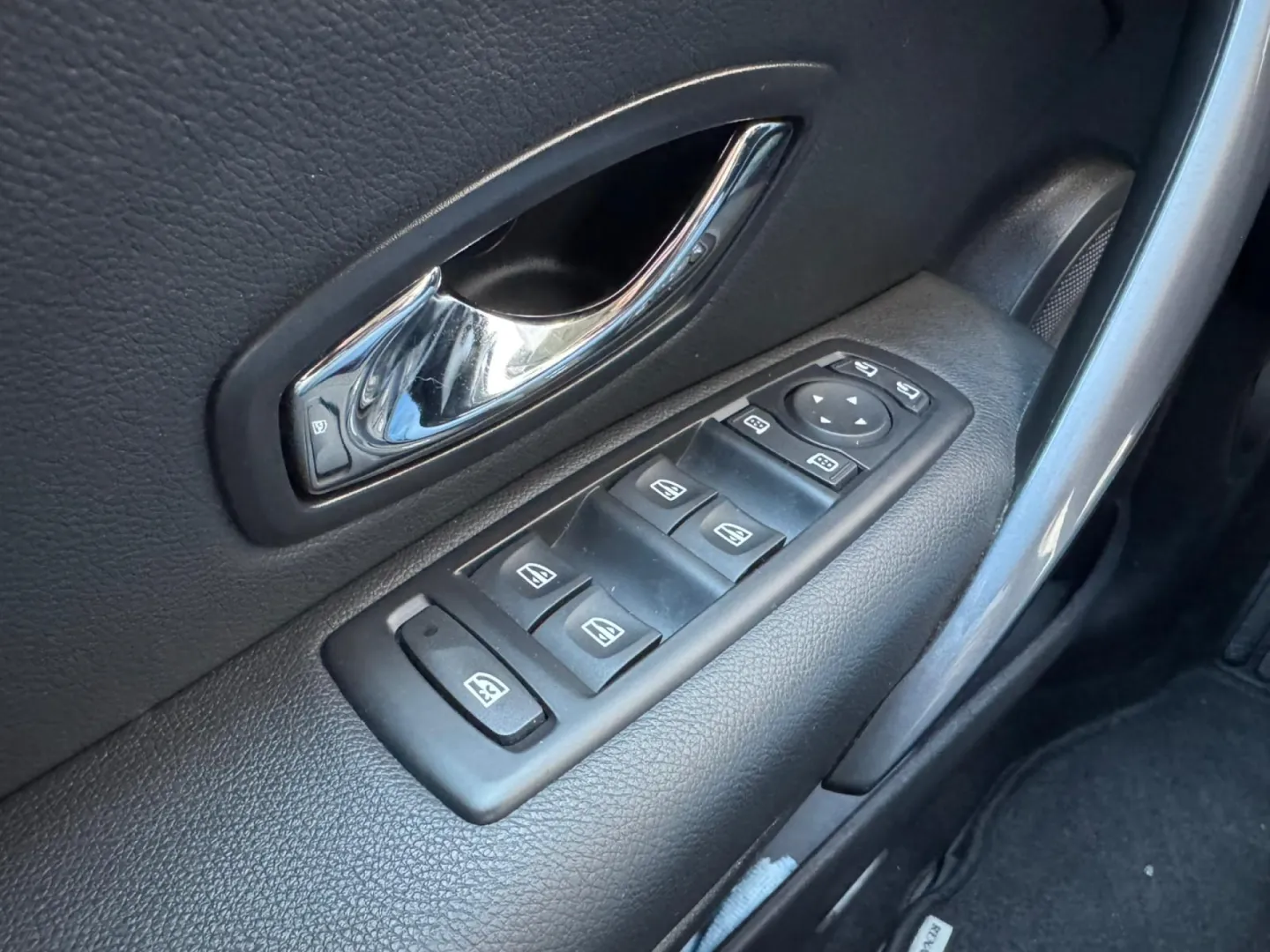 Cumpara/ Vinde online Renault  Megane 2013 SH, la cel mai bun pret pentru tine!