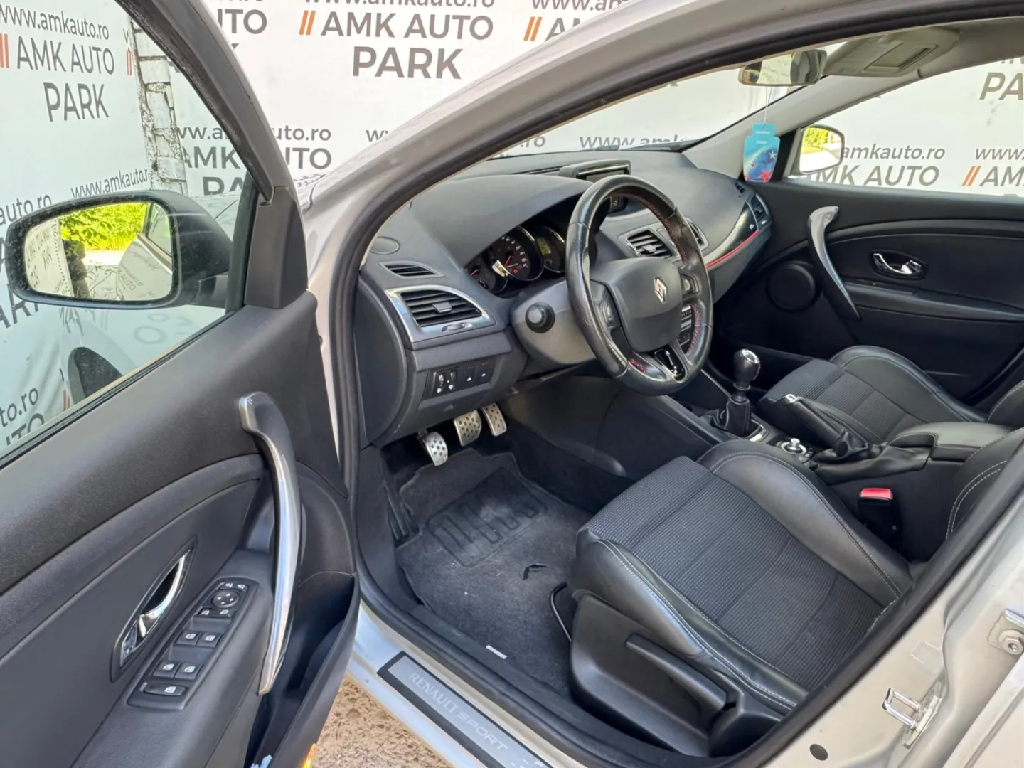 Cumpara/ Vinde online Renault  Megane 2013 SH, la cel mai bun pret pentru tine!