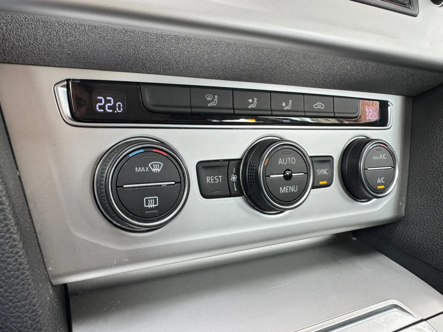 Cumpara/ Vinde online Volkswagen Passat 2015 SH, la cel mai bun pret pentru tine!