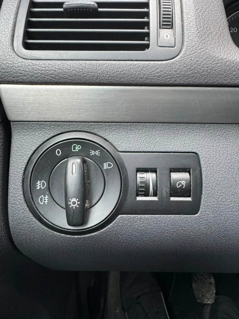 Cumpara/ Vinde online Volkswagen Touran 2008 SH, la cel mai bun pret pentru tine!