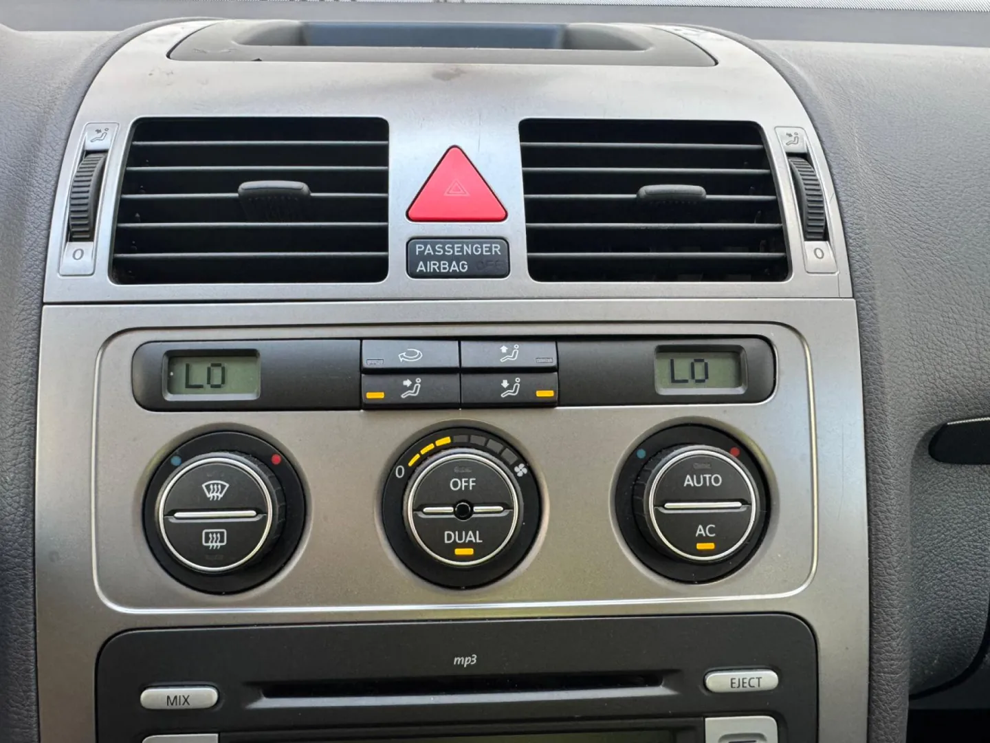 Cumpara/ Vinde online Volkswagen Touran 2007 SH, la cel mai bun pret pentru tine!