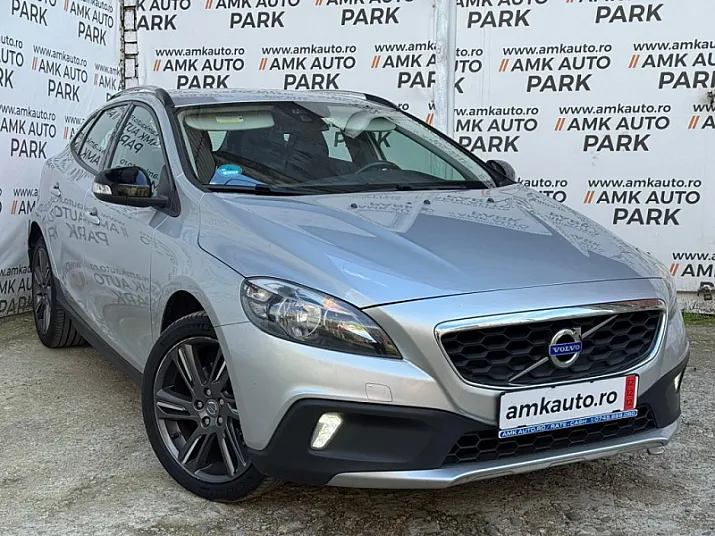 Cumpără / Vinde Volvo V40 2014 SH, la cel mai bun pret pentru tine!