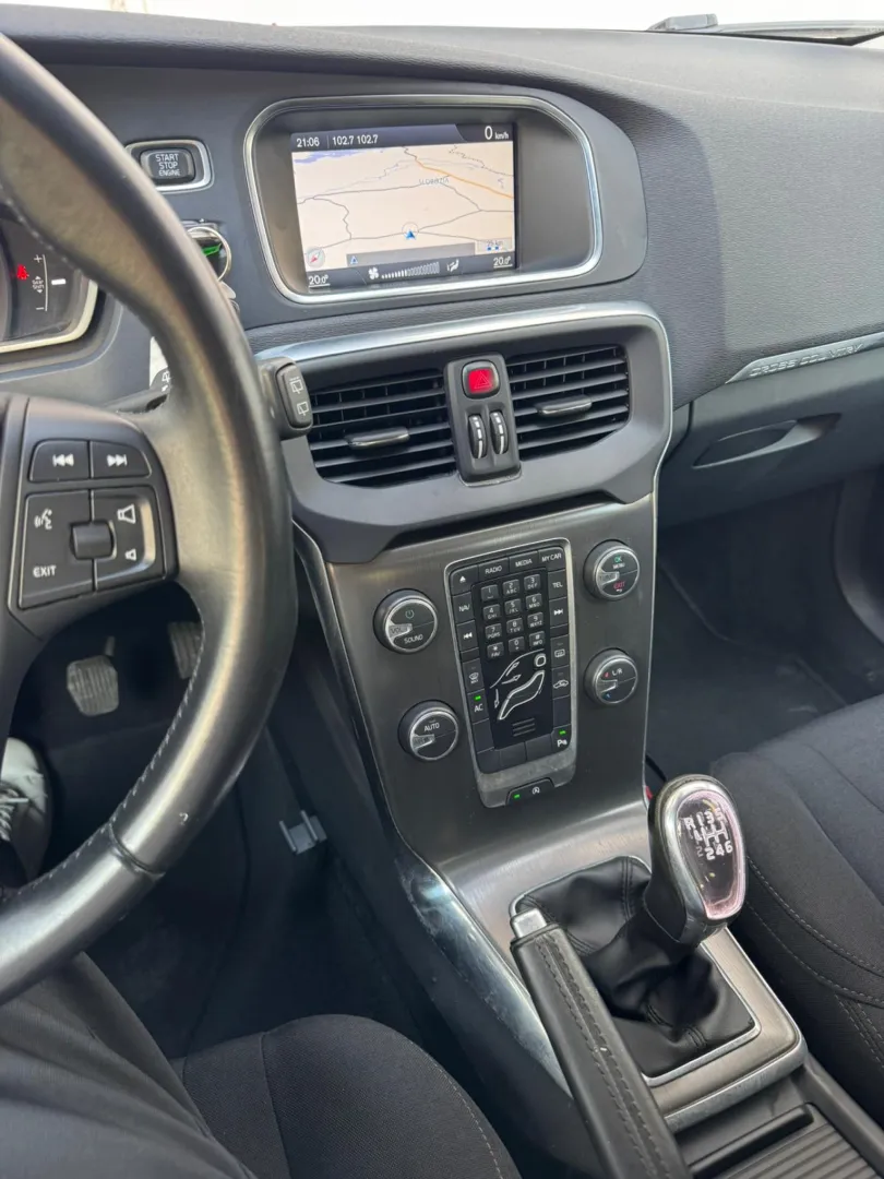 Cumpara/ Vinde online Volvo V40 2014 SH, la cel mai bun pret pentru tine!