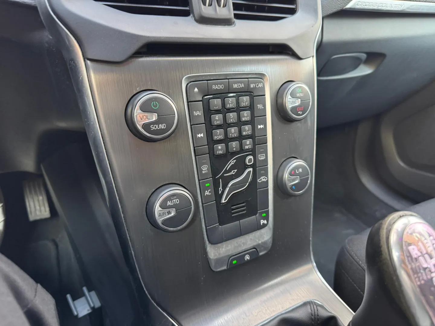 Cumpara/ Vinde online Volvo V40 2014 SH, la cel mai bun pret pentru tine!