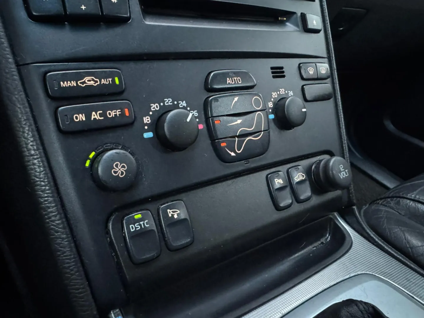 Cumpara/ Vinde online Volvo XC90 2006 SH, la cel mai bun pret pentru tine!