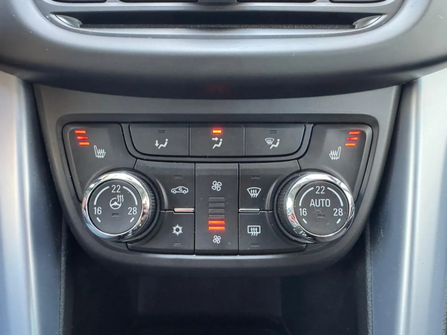 Cumpara/ Vinde online Opel Zafira 2016 SH, la cel mai bun pret pentru tine!