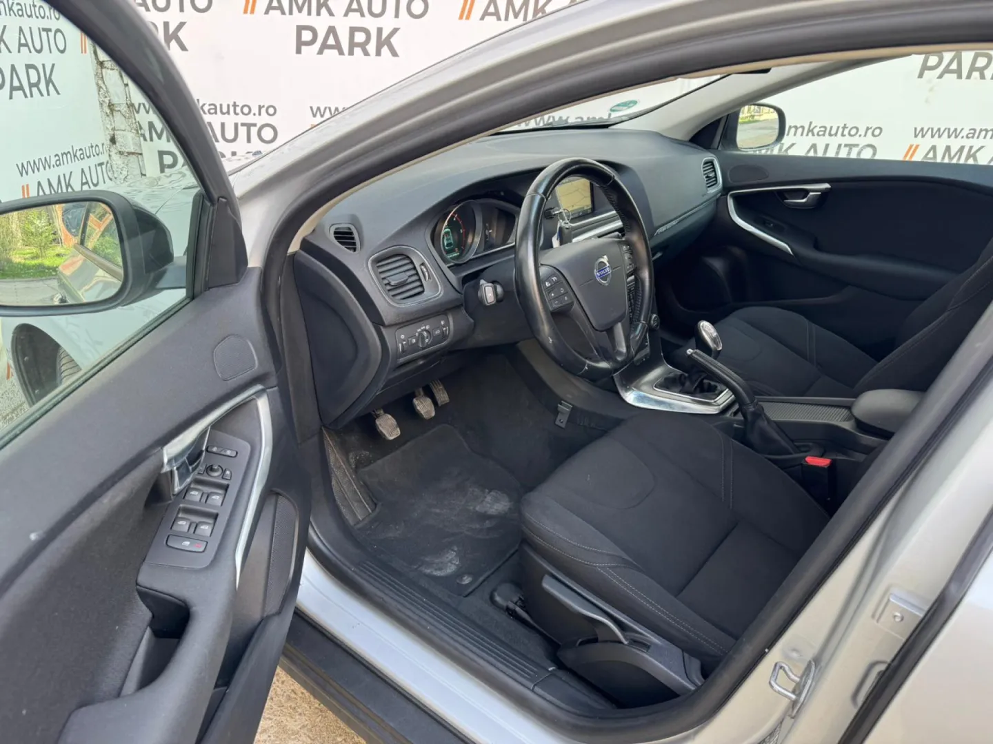 Cumpara/ Vinde online Volvo V40 2014 SH, la cel mai bun pret pentru tine!