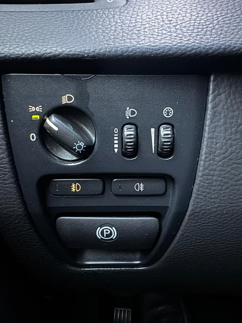 Cumpara/ Vinde online Volvo XC90 2006 SH, la cel mai bun pret pentru tine!