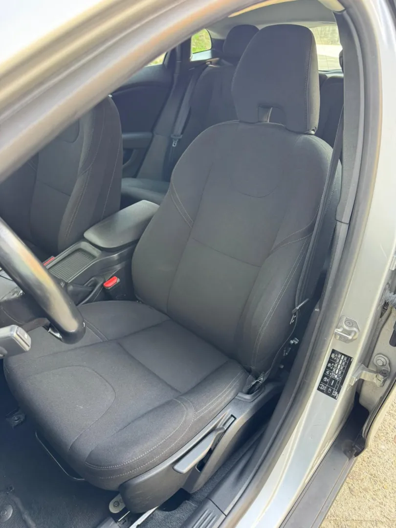 Cumpara/ Vinde online Volvo V40 2014 SH, la cel mai bun pret pentru tine!