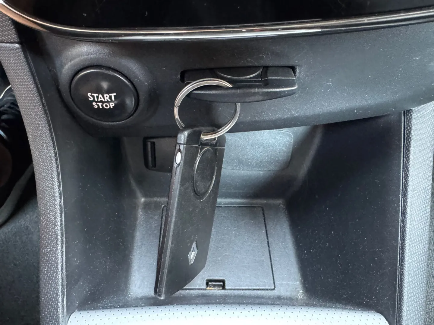 Cumpara/ Vinde online Renault  Clio 2014 SH, la cel mai bun pret pentru tine!