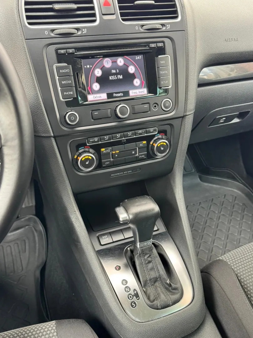 Cumpara/ Vinde online Volkswagen Golf 2010 SH, la cel mai bun pret pentru tine!