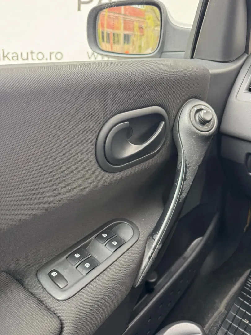 Cumpara/ Vinde online Renault  Megane 2005 SH, la cel mai bun pret pentru tine!