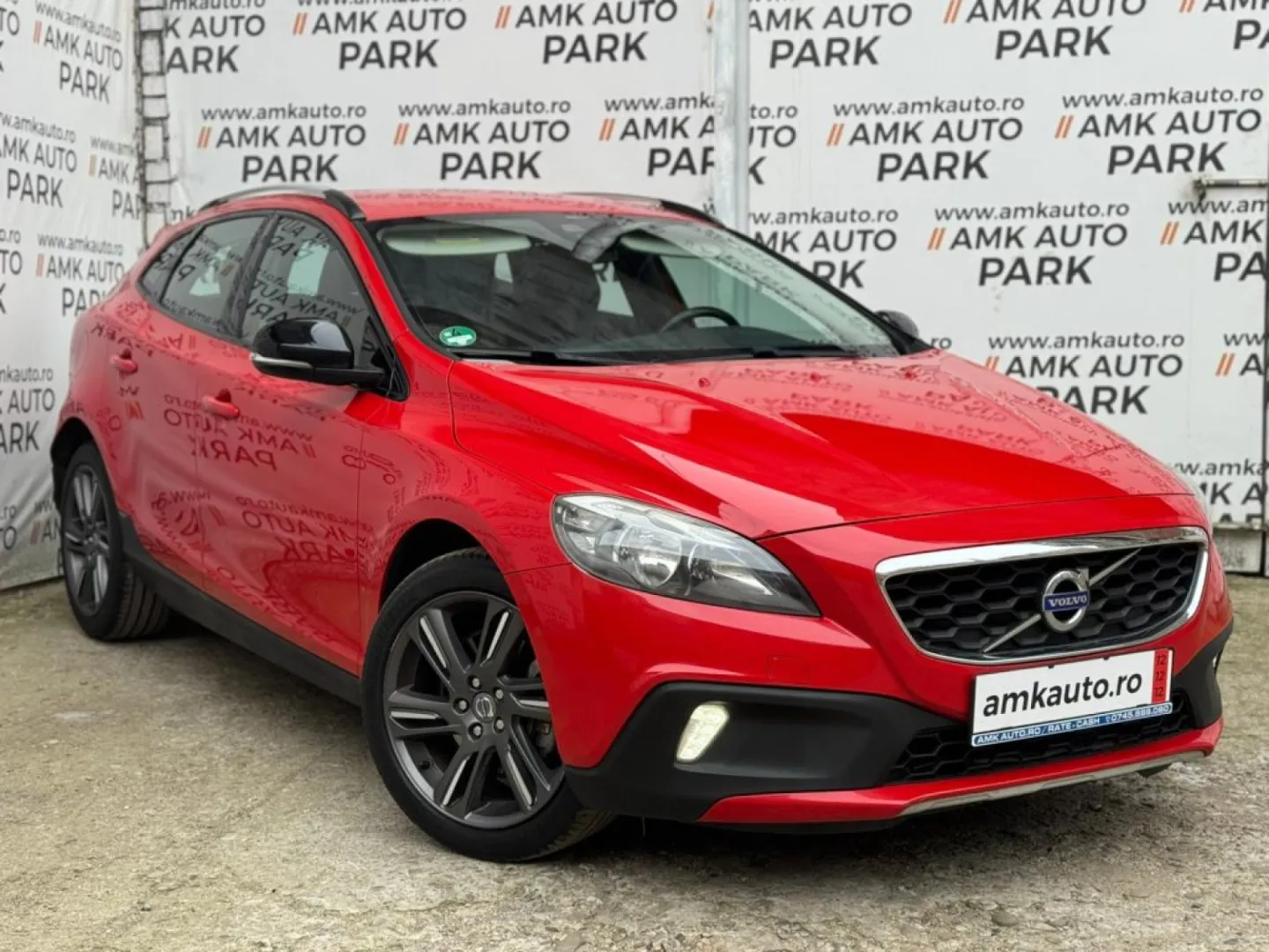 Cumpara/ Vinde online Volvo V40 2013 SH, la cel mai bun pret pentru tine!