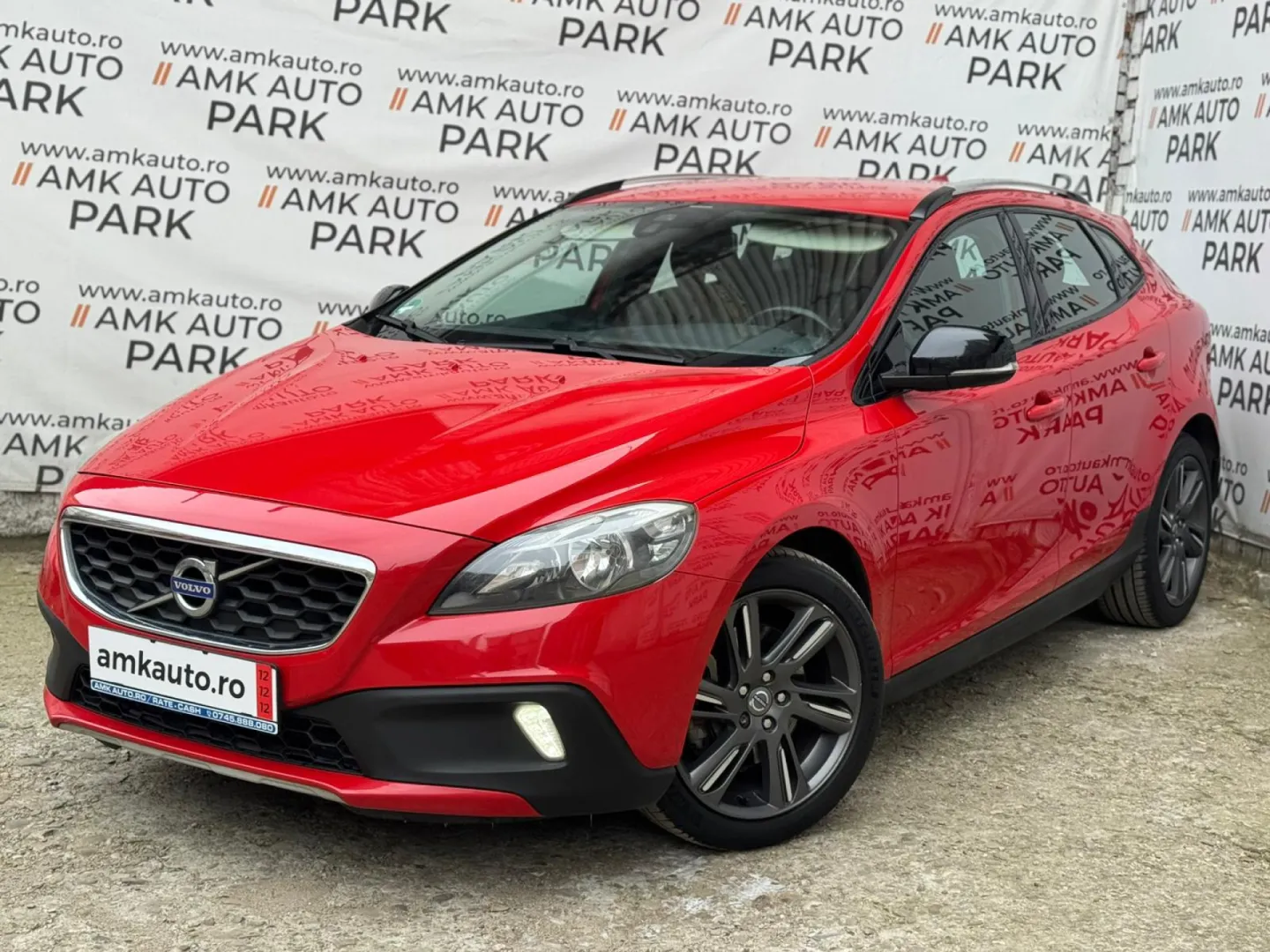 Cumpara/ Vinde online Volvo V40 2013 SH, la cel mai bun pret pentru tine!
